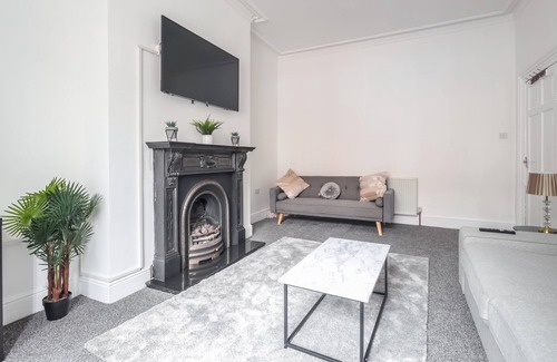 Handsworth House | Spacious 4 Bed House in Birmingham, Suitable for Contractors