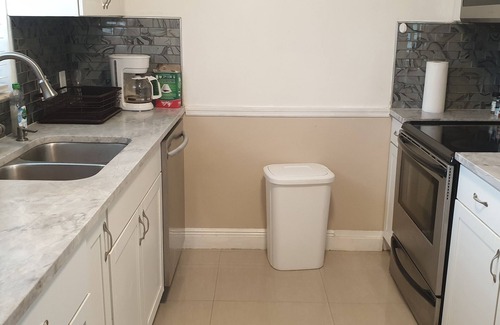 Riviera Beach House | Spacious 4-bedroom house with boat parking in amazing West Palm Beach : AC, WiFi