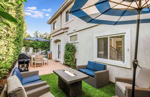 North Redondo House | Spacious 4-bedroom townhome with AC, WiFi in serene Redondo Beach