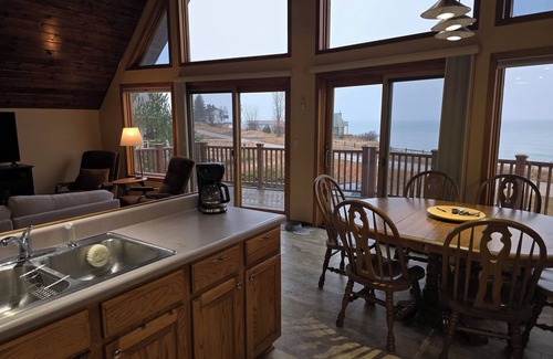 Mears House | Spacious 4-bedroom, 3 bathroom pet-friendly house with wifi & a/c on Lake MI.