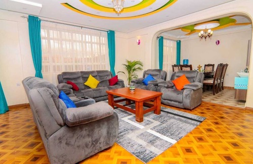 Naivasha Villa | Spacious 4-bedroom apartment in Naivasha close to Hells Gate National Park