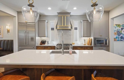 Southern Crossing House | Spacious 4-bedroom Bend house with AC on Canal close to Old Mill & Downtown