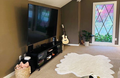 Granger House | Spacious 4-bedroom home on Private Golf Course with in-home Gym & Sauna.