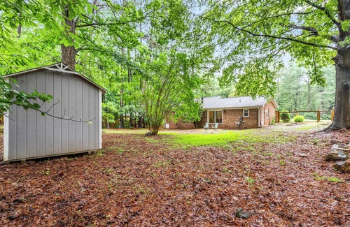 Carrboro House | Spacious 4-bedroom house with Fenced-In backyard near UNC and Chapel Hill
