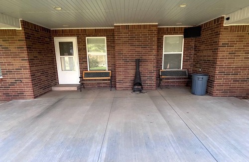 Clovis House | Spacious 4-bedroom house with WiFi, AC in welcoming Clovis