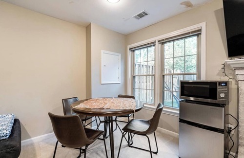 Oakton House | Spacious 4-bedroom townhome in Oakton with AC, WiFi