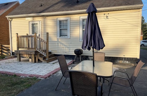Cheektowaga House | Spacious 4-Bedroom Home Near Buffalo Airport & Downtown 2 Full Baths
