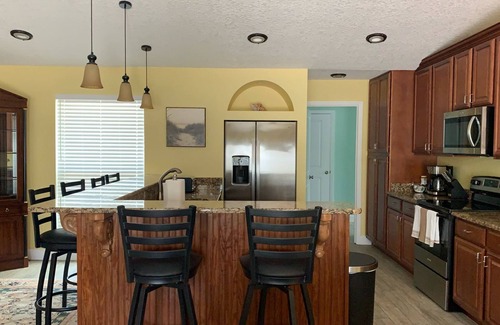 Isle of Palms House | Spacious 4-bedroom house in enchanting Jacksonville with WiFi, AC