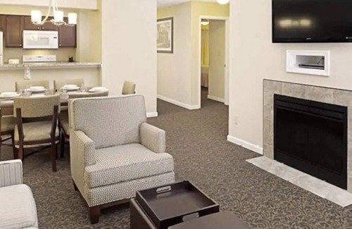 Berkeley Resort | Spacious 4 Bedroom Suite @ The Historic Powhatan Resort