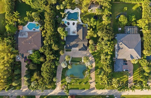 Sunrise Villa | Spacious 4-bedroom villa with Pool + Hot Tub + Spacious Garden