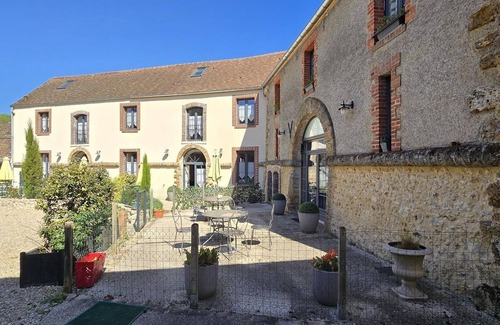 Mareil-le-Guyon Cottage | Spacious 4-BR Farmhouse with Modern Amenities Near Versailles, Paris, and Normandy