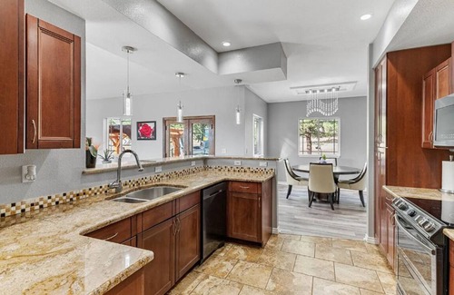 Florissant Resort | Spacious 4b/3b Resort Home w/Indoor Pool, Sauna & Fitness room, Lake George, CO