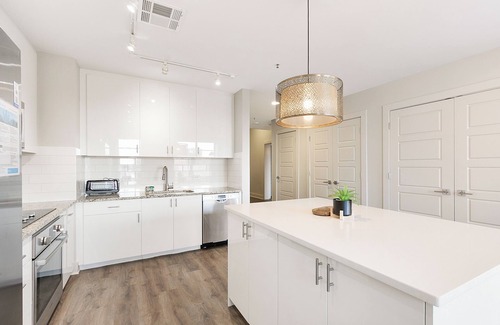 Central Business District Apartment | Spacious 4B Oasis steps from French Quarter