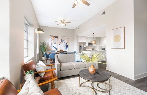 Central Business District Apartment | Spacious 4B Oasis steps from French Quarter