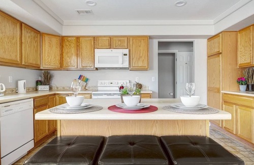 Green Valley Ranch House | Spacious 4BDR Entire Home Sleeps10 near Denver DIA Airport~Aurora Gaylord Resort