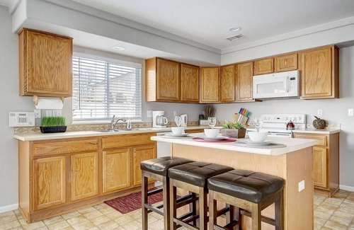 Green Valley Ranch House | Spacious 4BDR Entire Home Sleeps10 near Denver DIA Airport~Aurora Gaylord Resort