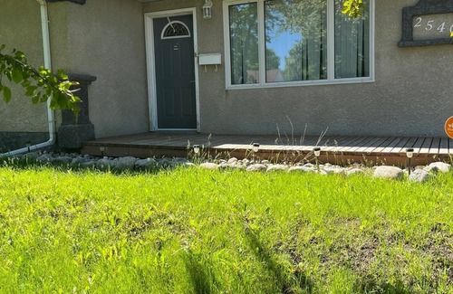 Brandon House | Spacious 4BedroomHome with Modern Amenities and ScenicViews perfect for Families