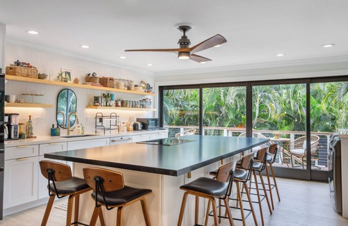 Kailua House | Spacious 4BR/3BA home w/WiFi, AC - walk to beaches, parks, shops & restaurants!