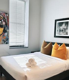 Downtown Apartment | Spacious 4BR Apt, Sleeps 8, Downtown by Theaters
