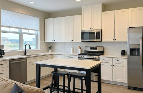 Warrenville Apartment | Spacious 4BR Home - Perfect for Groups!
