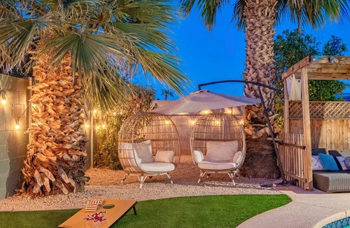 Glendale House | Spacious 4BR house with Pool Table, Games, AC, Fast WiFi, Workspace, in Glendale