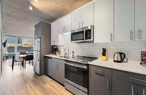 River North Hotel | Spacious 4BR Near Fulton Market & Riverwalk