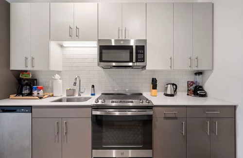 River North Hotel | Spacious 4BR Near Fulton Market & Riverwalk