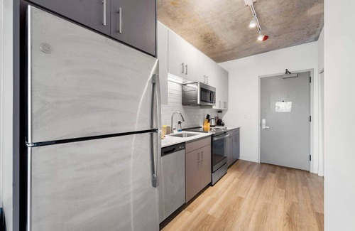 River North Hotel | Spacious 4BR Near Fulton Market & Riverwalk