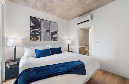 River North Hotel | Spacious 4BR Near Fulton Market & Riverwalk