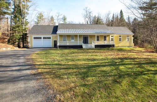 Moscow House | Spacious 4BR on 8 Acres – Minutes from Stowe