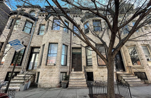Downtown Baltimore House | Spacious 5-bdrm house w/WiFi, AC, and Laundry in charming MT. Vernon Baltimore