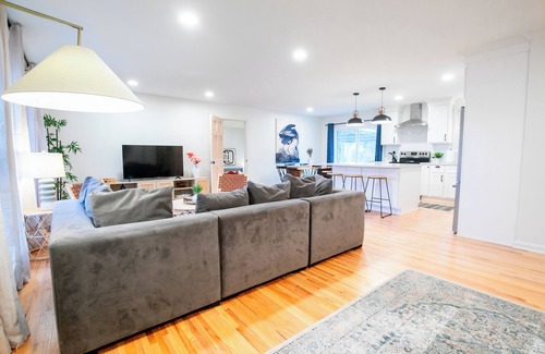 Franklin House | Spacious 5-Bed, 3-Bath Home – Newly Renovated with a Big Backyard!