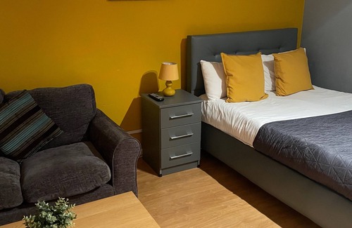 Wolverhampton House | Spacious 5-Bed House perfect for long stay