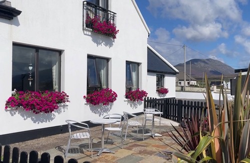 Dooagh House | Spacious 5-bedroom house with sea views for up to 12 guests in beautiful Achill
