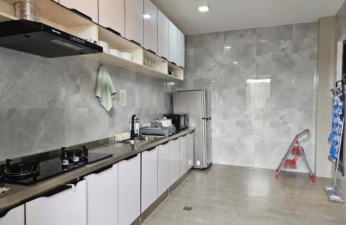 Legazpi Apartment | Spacious 5-bedroom, 4-bath townhouse in Legazpi City