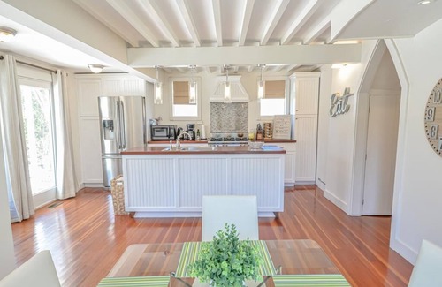 East Chop House | Spacious 5-bedroom house with AC and WiFi in brilliant Oak Bluffs