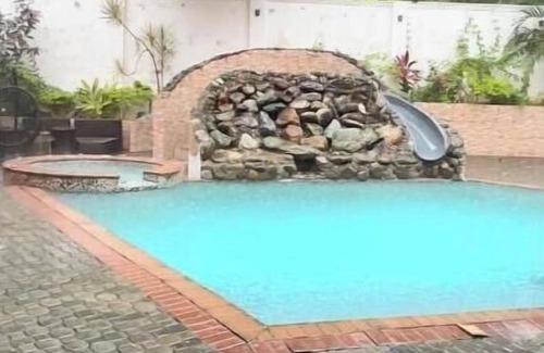 Kingston House | Spacious 5-bedroom house in lovely Kingston with WiFi, AC