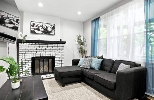 Bellevue House | Spacious 5-bedroom house in Richmond with AC, WiFi - Perfect for Groups