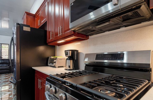 Managua House | Spacious 5-bedroom house in welcoming Managua with WiFi, AC
