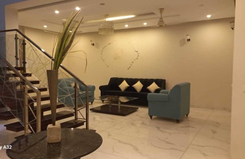 Lahore House | Spacious 5-bedroom house in fabulous Lahore with WiFi, AC