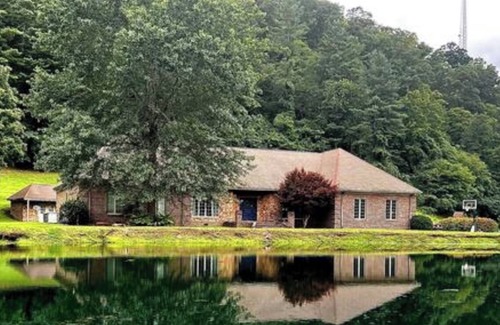 Dayhoit House | Spacious 5-bedroom house in historic Harlan! In-ground Pool/Hot Tub/Game Room