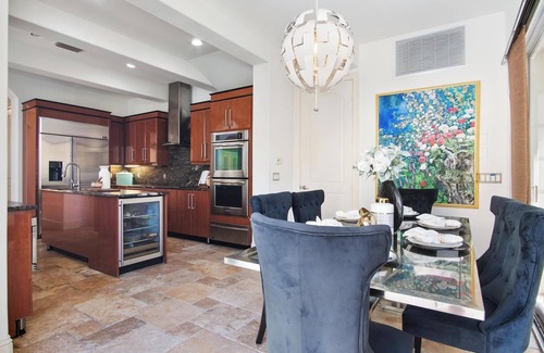Central Naples House | Spacious 5-bedroom luxury house in charming Naples near the beach!
