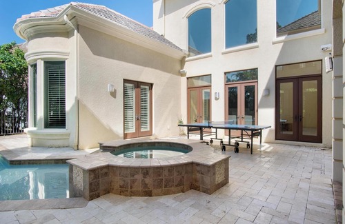 Central Naples House | Spacious 5-bedroom luxury house in charming Naples near the beach!