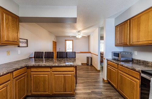 Battle Lake House | Spacious 5-bedroom house on Deer Lake, with Amazing Sunsets and View of the Lake