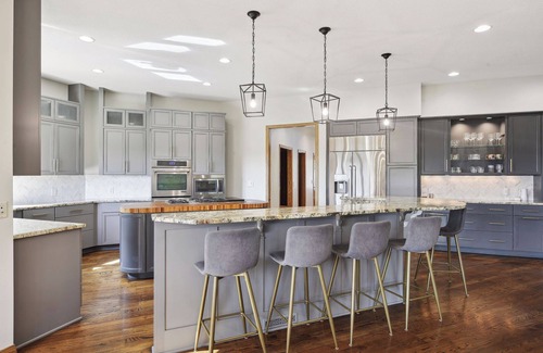 Eden Prairie House | Spacious 5-bedroom house with fitness room and AC in beautiful Eden Prairie