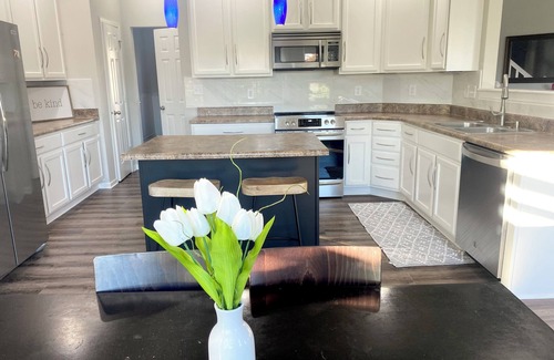 Noblesville House | Spacious 5 bedroom house just north of Indianapolis, minutes to Grand park.