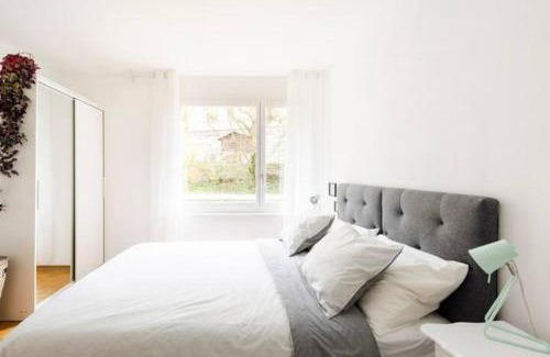 Lausanne Apartment | Spacious 52 sqm Cozy Flat - Free Parking - 10 min to Lausanne Old Town