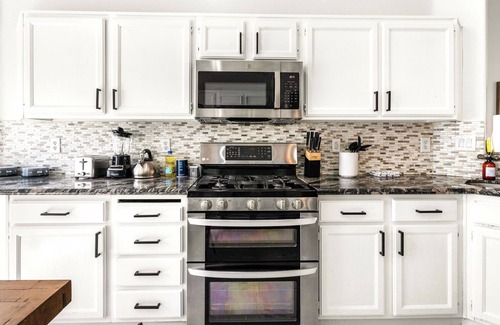 North Las Vegas House | Spacious 5BR House w/Heated Pool + Jacuzzi