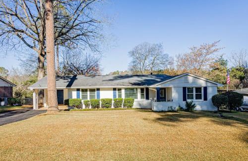 Augusta House | Spacious 5BR Home - Fireplace - 7 Min Augusta Natl