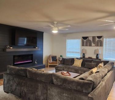 Augusta House | Spacious 5BR Home - Fireplace - 7 Min Augusta Natl